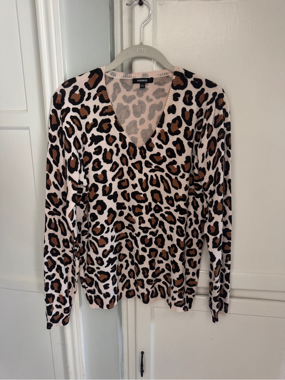 Premise Size L Leopard Print V-Neck Lightweight Sweater Top